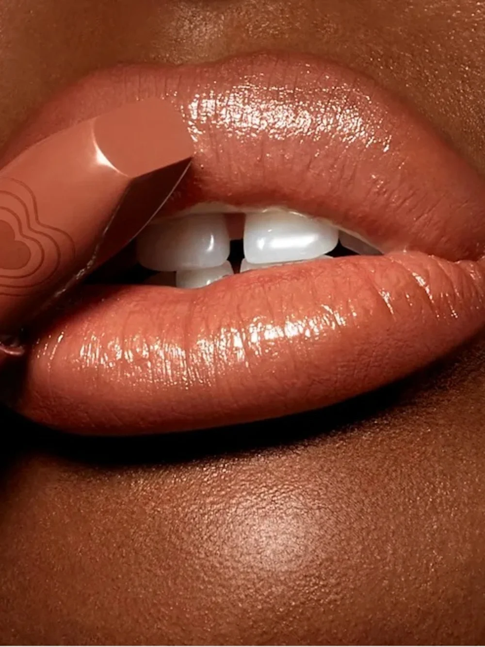 Charlotte Tilbury K.I.S.S.I.N.G. Lipstick — Nude Romance NEW IN BOX✨